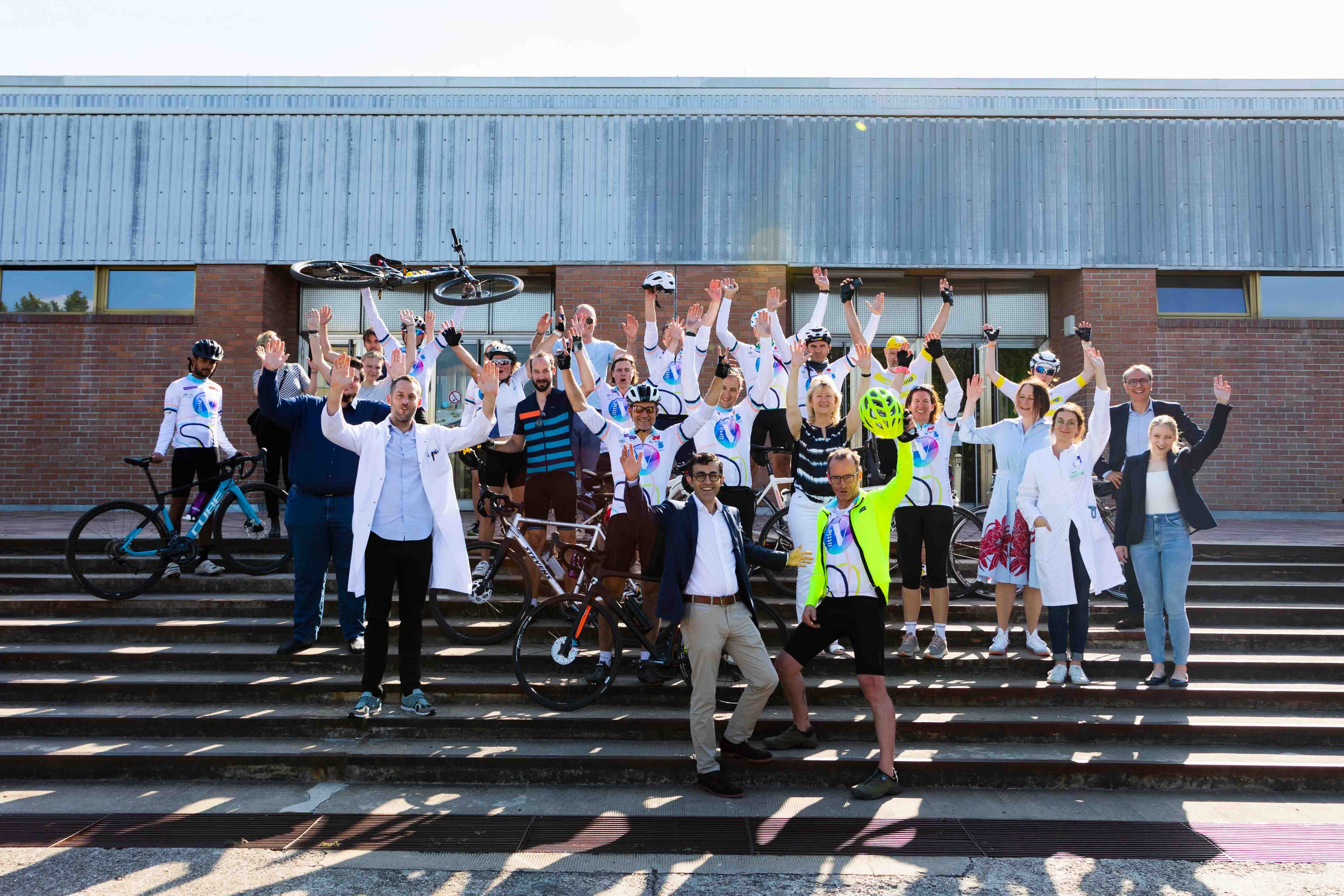 Die Initiative Yuvedo mit einer Gruppe an Parkinson Erkrankter zu Besuch an der Universitätsmedizin Magdeburg_Sarah Kossmann_UMMD Die Initiative Yuvedo mit einer Gruppe an Parkinson Erkrankter zu Besuch an der Universitätsmedizin Magdeburg_Sarah Kossmann_UMMD